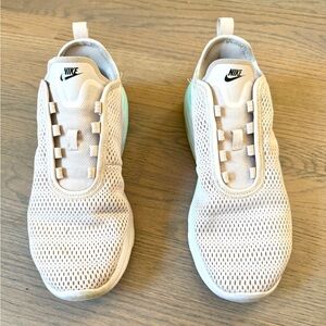 Nike women’s air max motion sneakers